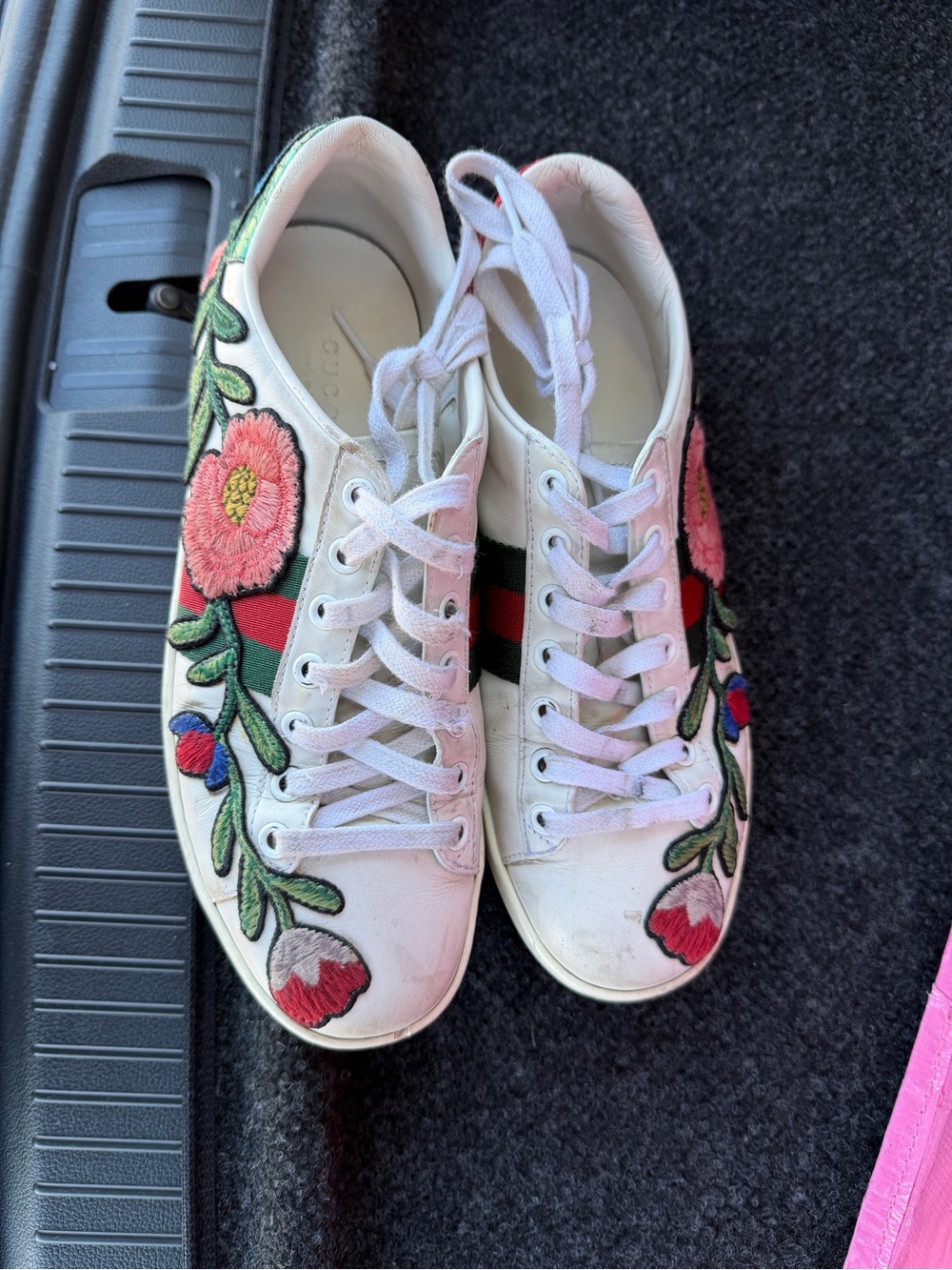 Gucci White Leather Floral Embroidered Sneakers with Red & Green Web